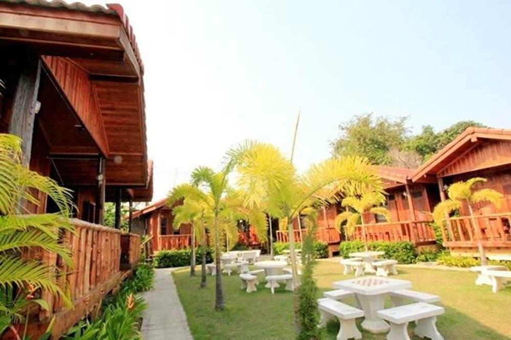 J & J Guesthouse Sukhothai Exterior photo